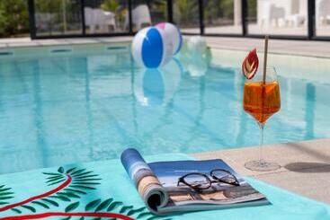 Отель Golden Tulip La Baule