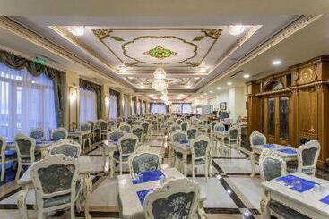 Wellness Santa Hotel Adults Plus12