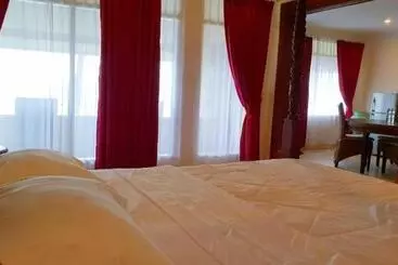 Bed and Breakfast 77 Sunset Plaza