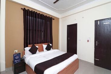 Hotel Uk Retreat By Oyo Rooms