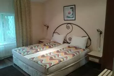 Hotelli Holiday Village