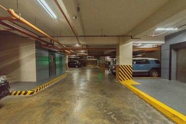 Hotel Reddoorz Premium @ West Avenue Quezon City