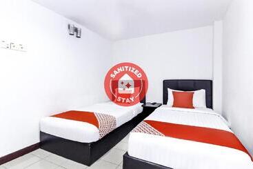 Oyo 321 Hotel D'elegant