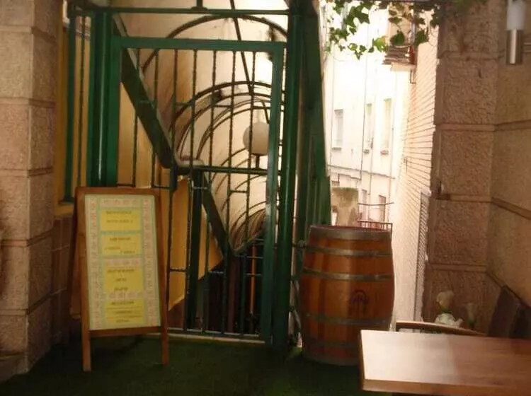 فندق Favila Oviedo