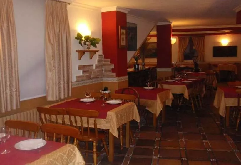 فندق Favila Oviedo