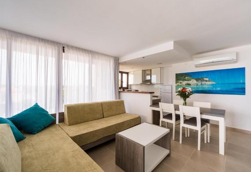 Aparthotel Ferrer Skyline