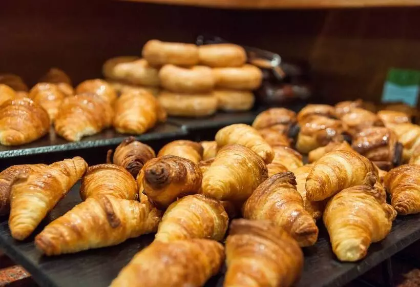 Отель Exe Mitre