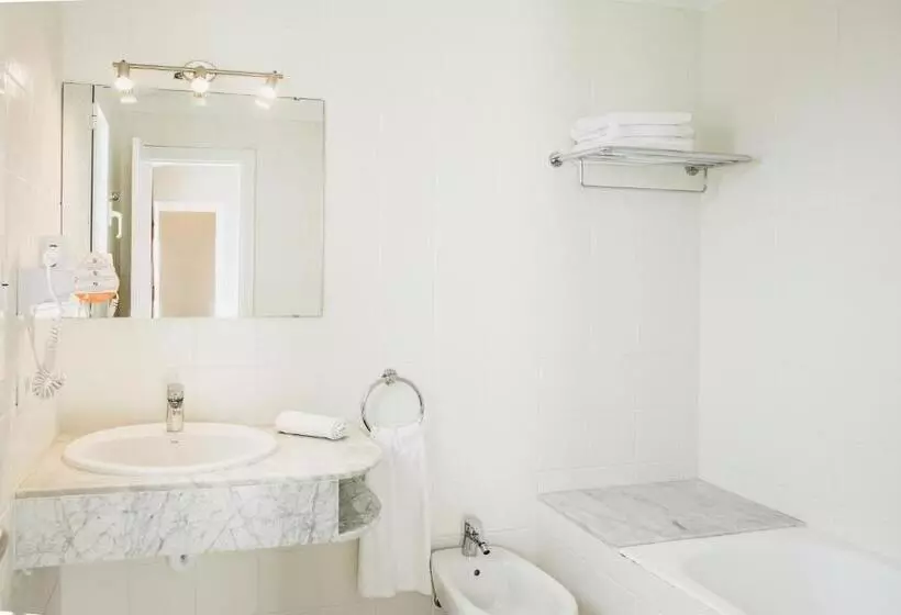 호텔 Minura Sur Menorca & Waterpark