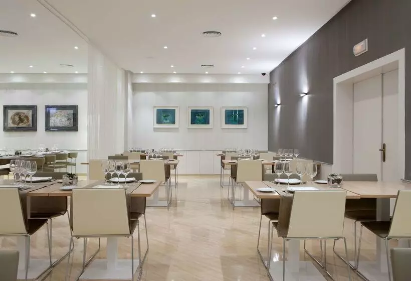 Отель NH Barcelona Stadium