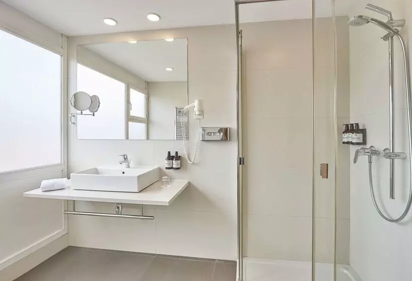 Отель NH Barcelona Stadium