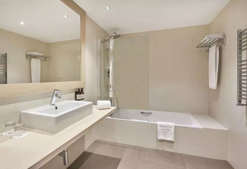 Отель NH Barcelona Stadium