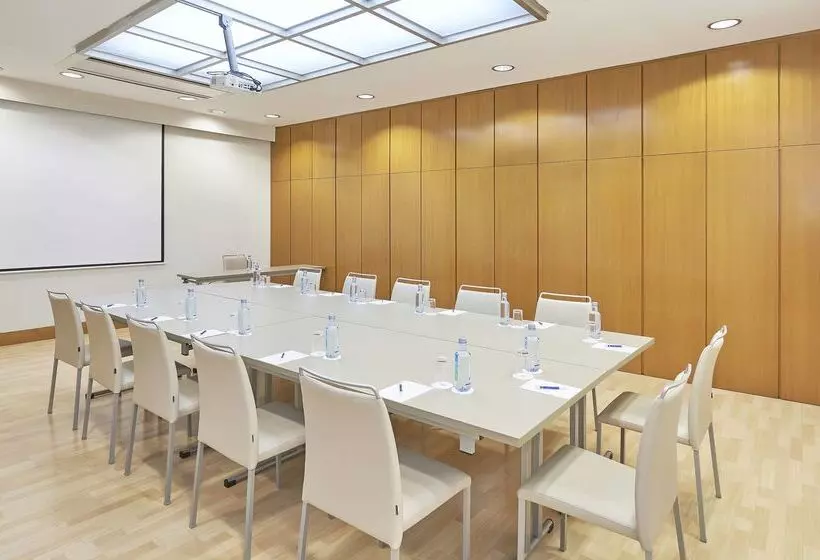 Отель NH Barcelona Stadium