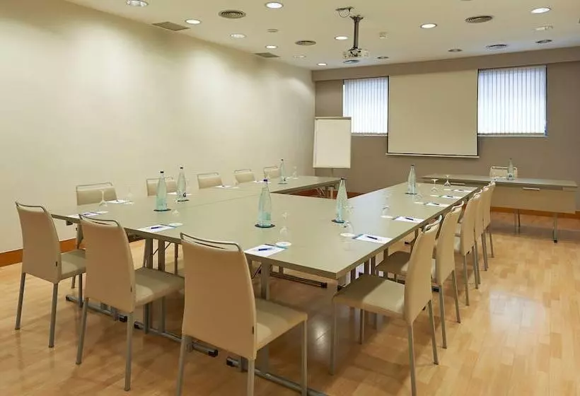 Отель NH Barcelona Stadium