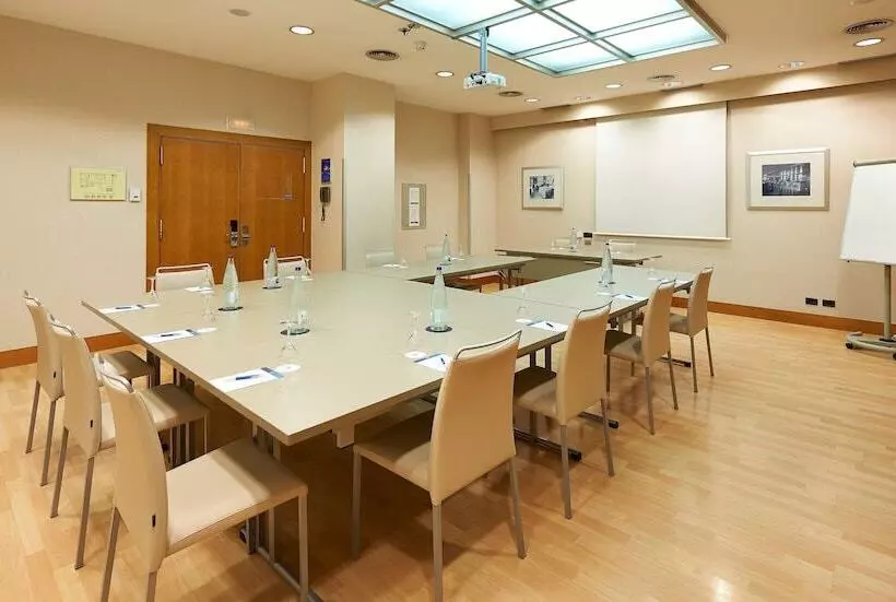 Отель NH Barcelona Stadium