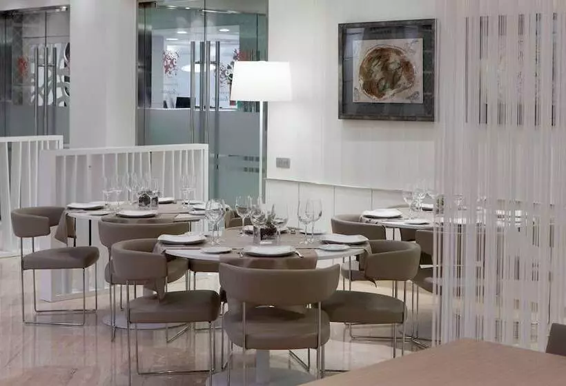 Отель NH Barcelona Stadium