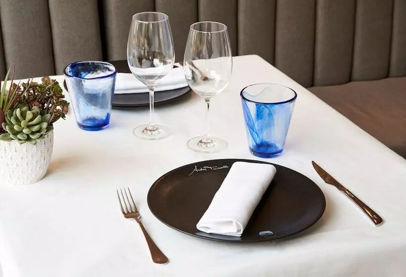 Отель NH Barcelona Stadium