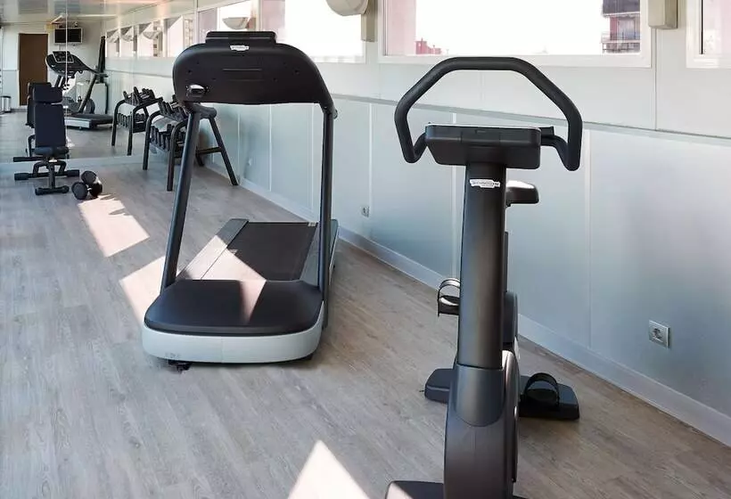 Отель NH Barcelona Stadium