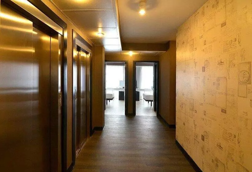 Отель Paral·lel