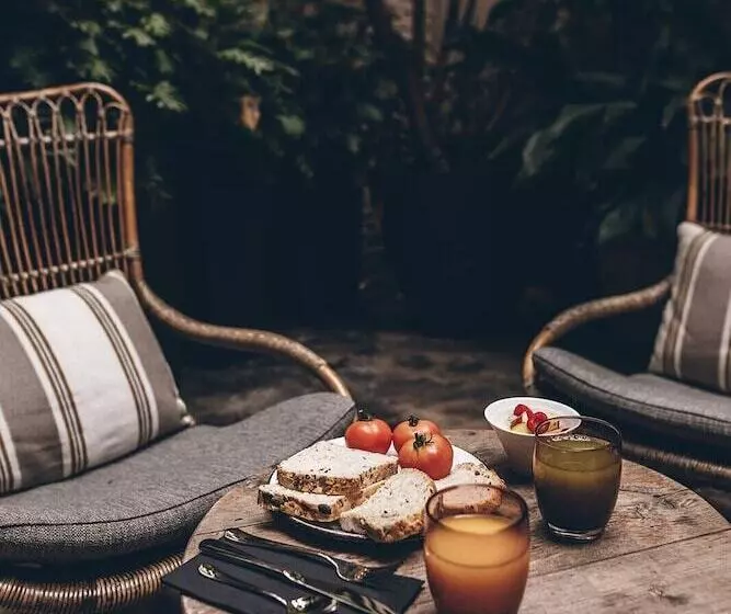 Отель Regina Barcelona