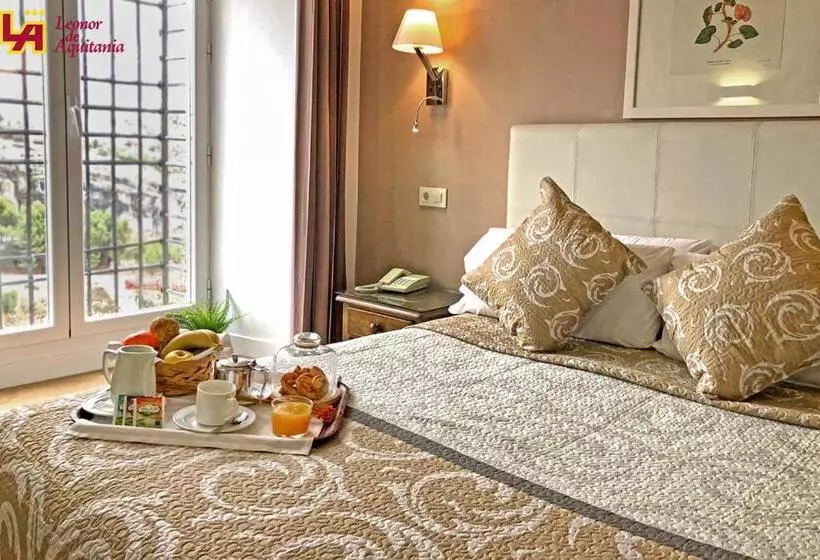 هتل Leonor De Aquitania