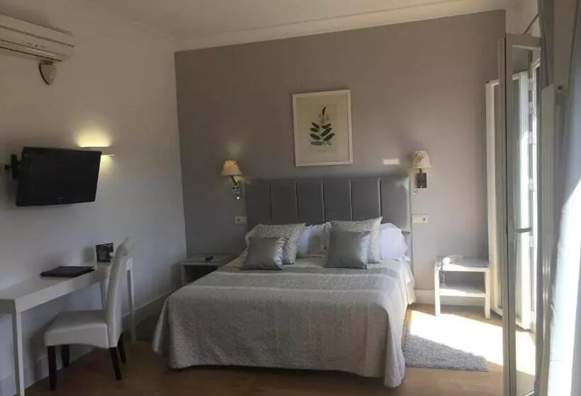 هتل Leonor De Aquitania