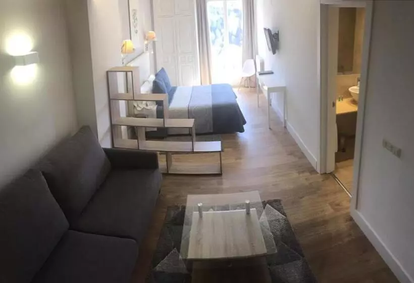 هتل Leonor De Aquitania