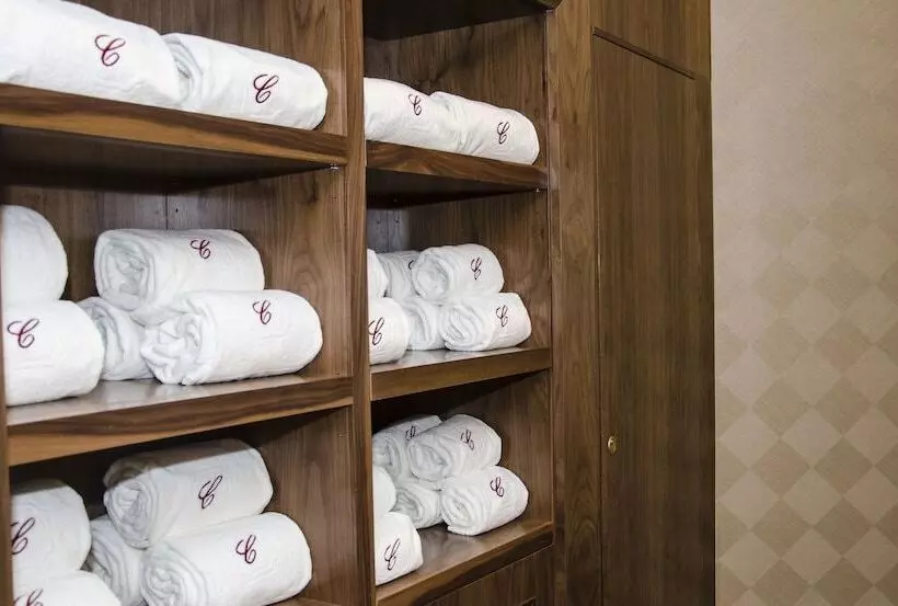 هتل Claridge Madrid