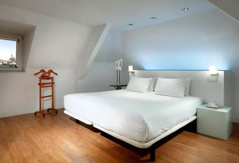 Отель Exe Victoria Palace