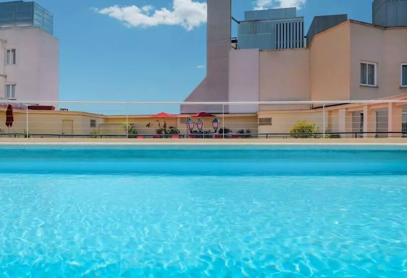 Отель NH Collection Madrid Colón