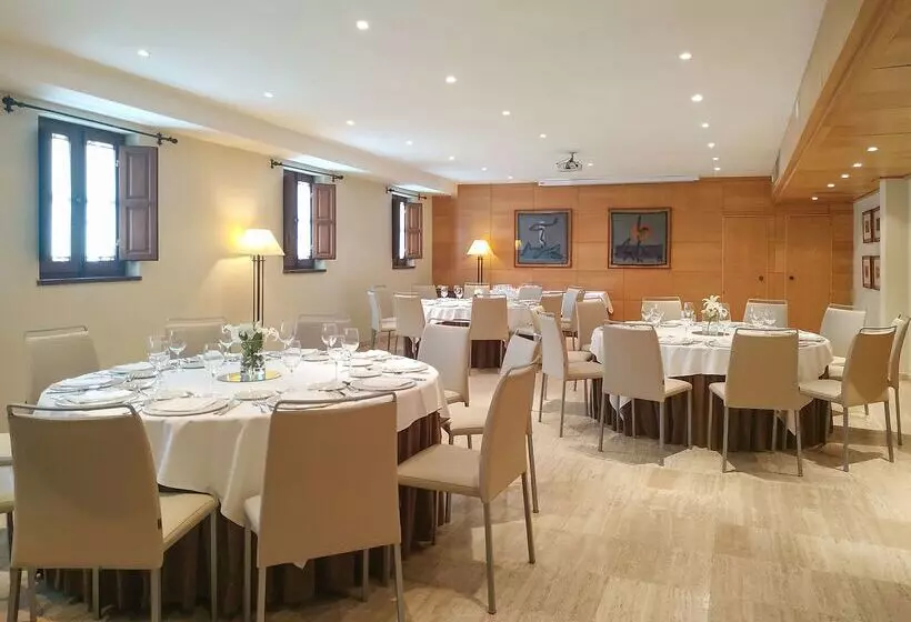 فندق NH Collection Salamanca Palacio De Castellanos