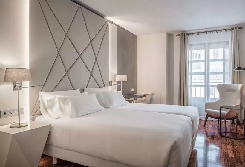 فندق NH Collection Salamanca Palacio De Castellanos