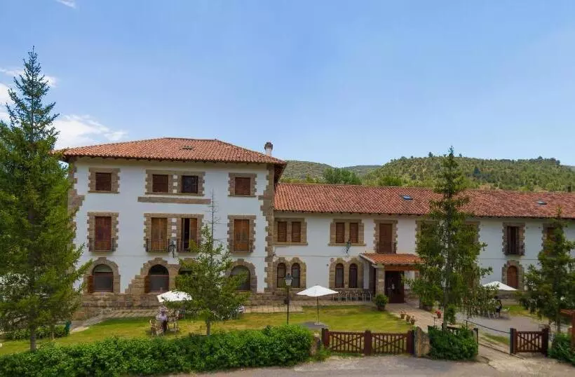 هتل Balneario De Manzanera El Paraíso