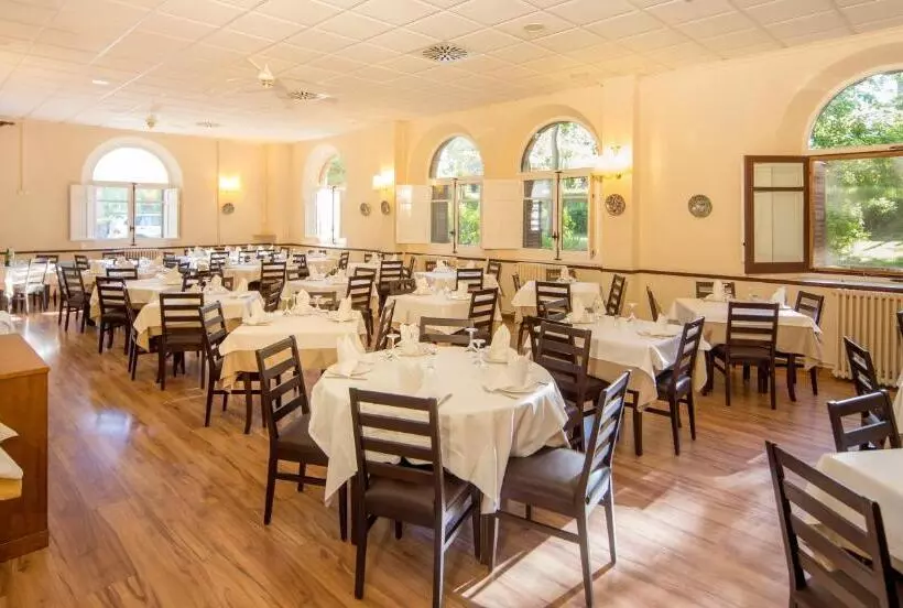 هتل Balneario De Manzanera El Paraíso