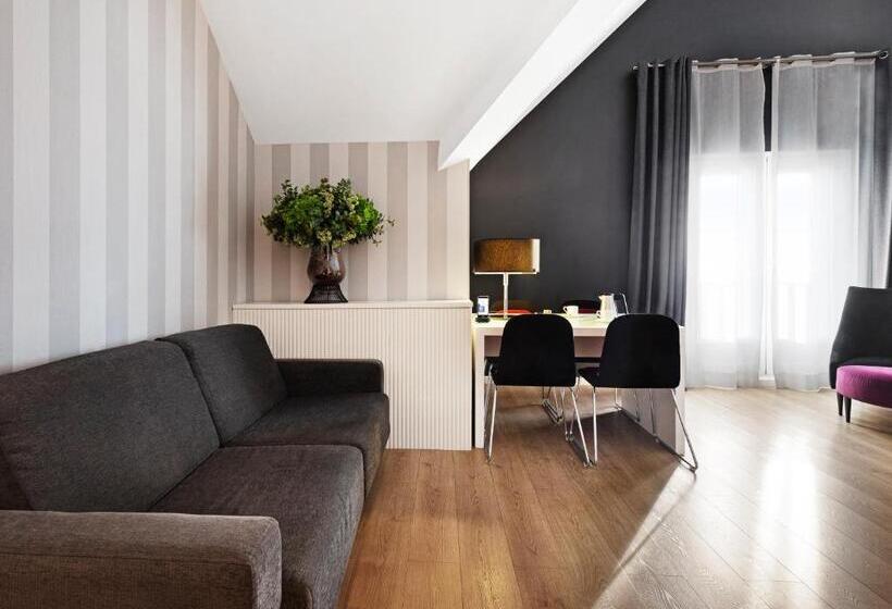 هتل Catalonia Reina Victoria