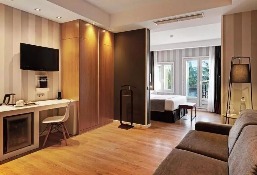 ホテル Catalonia Reina Victoria