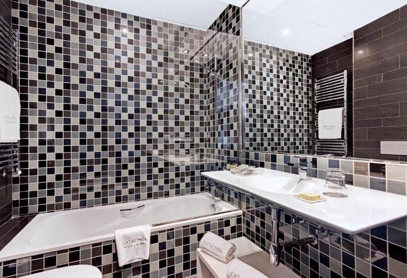 هتل Catalonia Reina Victoria