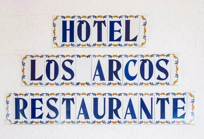 هتل Los Arcos