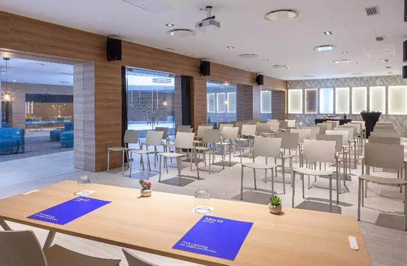 هتل Macia Sevilla Kubb