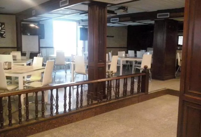 Hotel Hostal El Arco