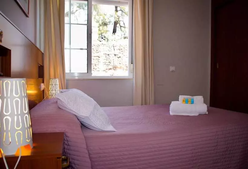 هتل Hostal La Muralla