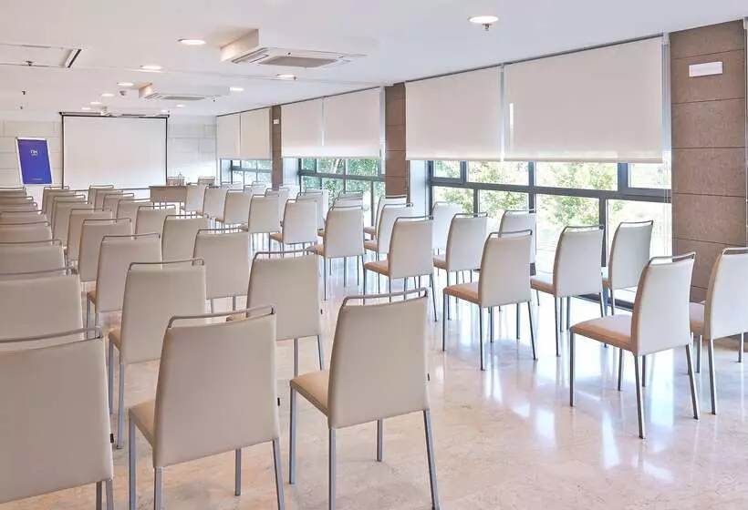 Отель NH Ciudad De Zaragoza