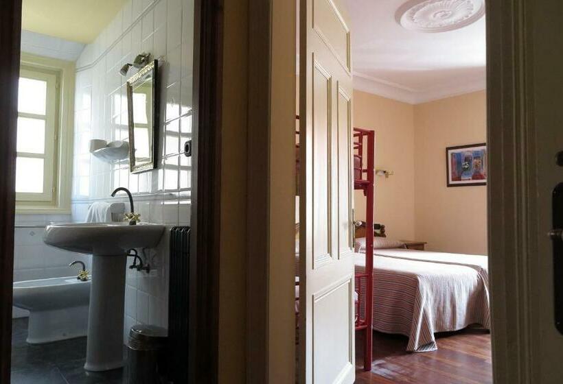 هتل Hostal Esmeralda