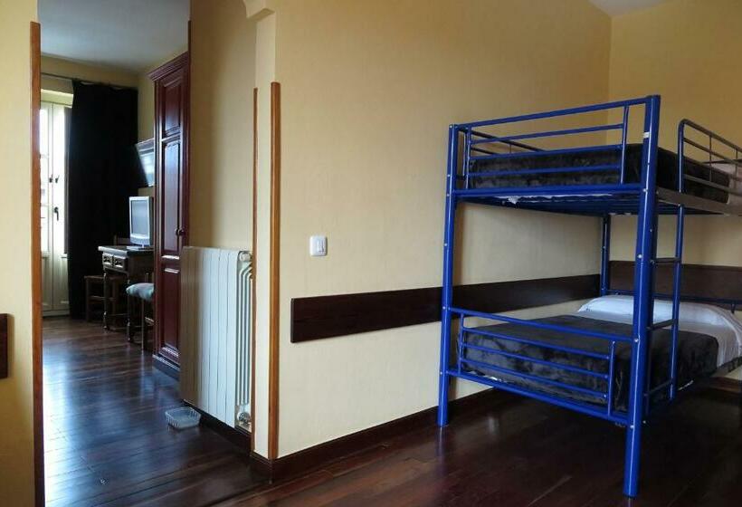 هتل Hostal Esmeralda