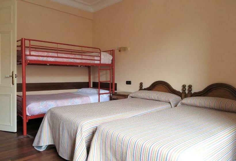 هتل Hostal Esmeralda