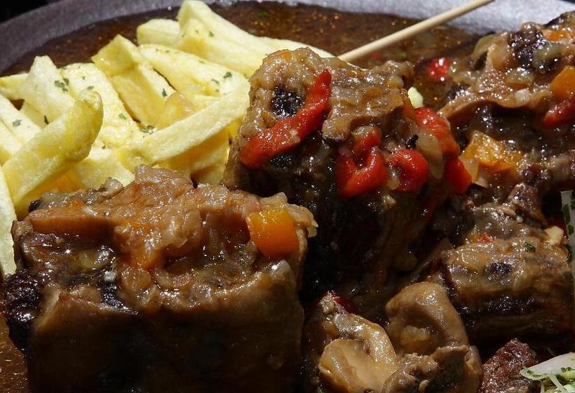 هتل Hostal Esmeralda