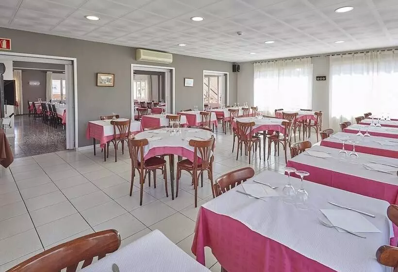 酒店 Hostal Mas Ferrer