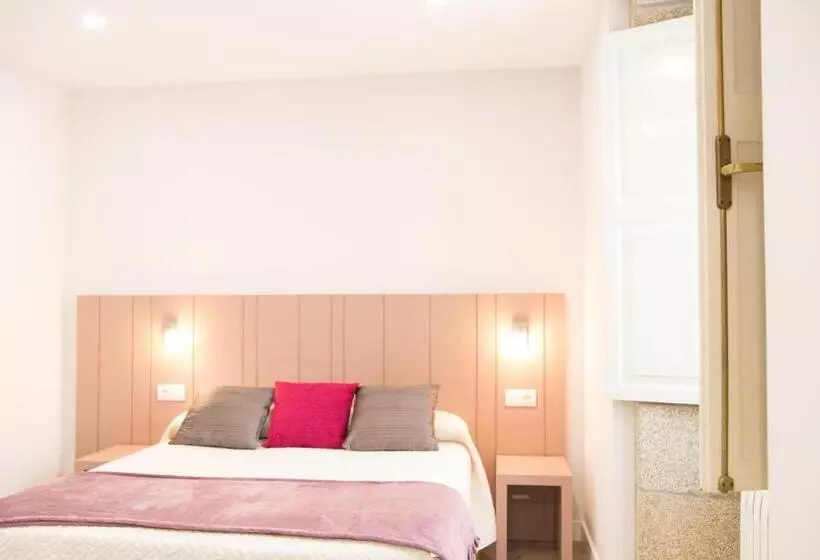 فندق Linares Rooms Santiago