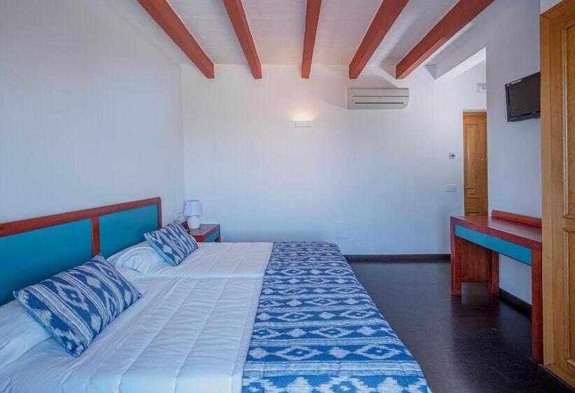 مسافرخانه Castell De Lo