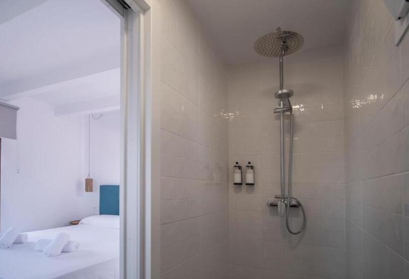 مسافرخانه Castell De Lo