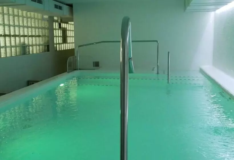 호텔 El Balneario De Tus